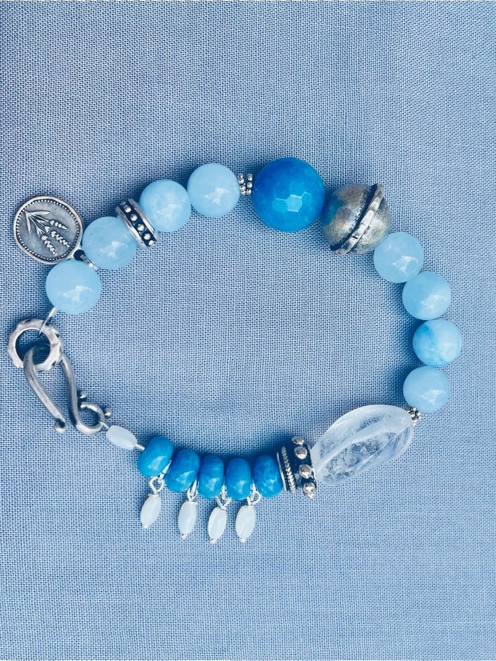 NWOT gorgeous, quartz, agate bracelet with silver and mother of pearl charms